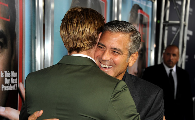 גברים מתחבקים - ולנטיין דיי (צילום: Kevin Winter, GettyImages IL)