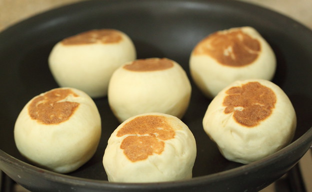 מאפינס אנגליים - קלייה מצד שני