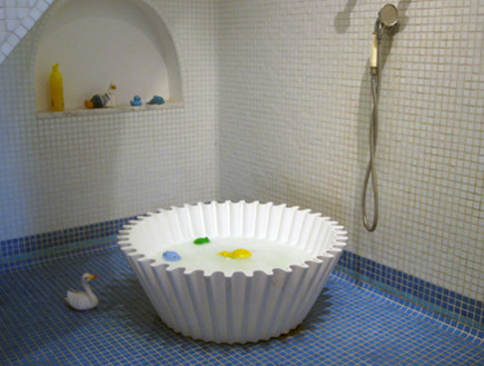 חמישייה 17.2, אמבטיית פרח (צילום: designrulz.com)