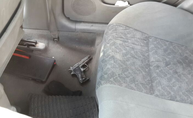האקדח שנמצא ברכבםחקירת האירוע הועברה לימ