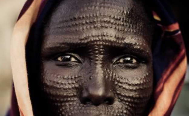 עיוותי גוף בתרבות (צילום: oddee.com)