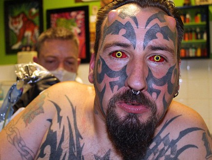 איש שטן (צילום: dailymail.co.uk)