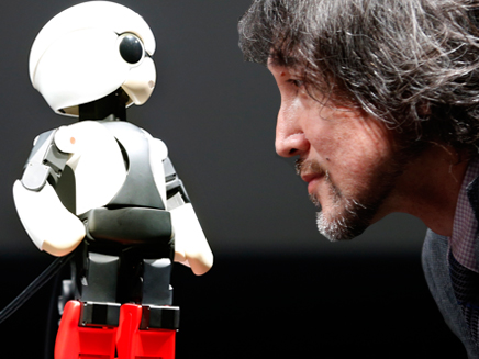 רובוט VS בן אדם (צילום: AP)