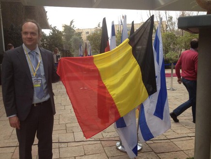 דגל בלגיה בבית הנשיא (צילום: מתוך הטוויטר של Thomas Walde)