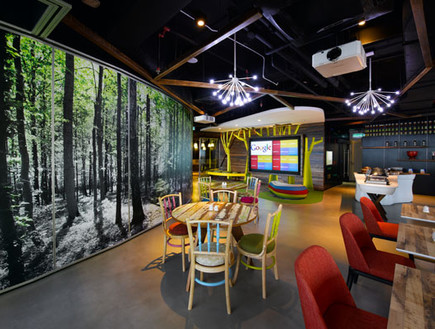 משרדי גוגל חדש, קיר עצים (צילום: indesignlive.sg)