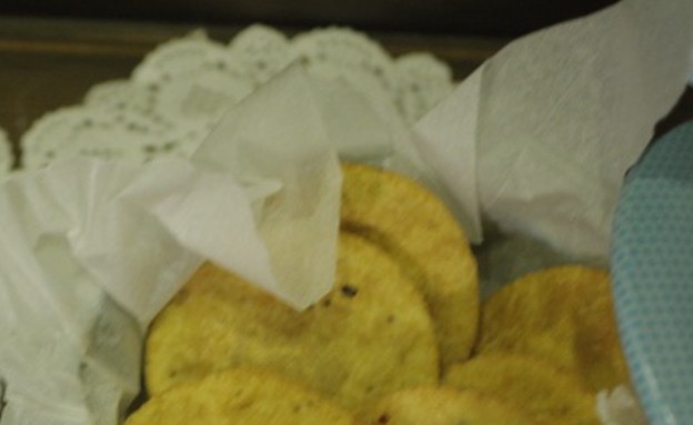 מטרי, עוגייה הודית מלוחה  של סרנדה דילבסקי (צילום: דניאל בר און)