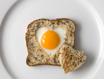 ביצת עין בצורת לב (צילום: Lonnia, Istock)