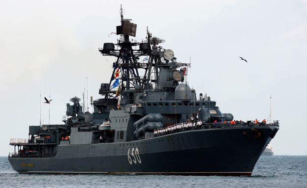 "ספינות קרב רוסיות חדרו למרחב הימי של אוקראינה" (צילום: רויטרס)