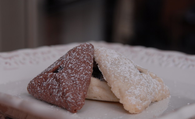 הבוחשת בעוגות אזני המן טבעוניות פרג ושוקולד פרג בר (צילום: בר שובל)