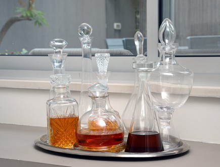 ענבר אדדי, בקבוקי זכוכית (צילום: יוסי זליגר)