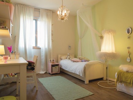 ענבר אדדי, חדר ילדה (צילום: אלון גרגו)