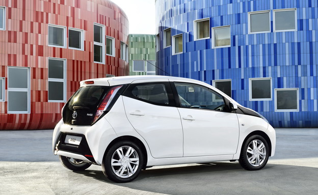 טויוטה אייגו 2014 טויוטה אייגו 2014