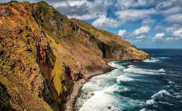 חוף סלעי, אי 48