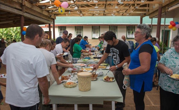 מסיבת יומולדת לכל האי, אי 48