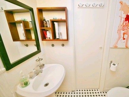 דירת המעונות צ'רלי צ'פלין, מקלחת (צילום: airbnb)