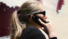 בחורה עם סלולרי (צילום: Justin Sullivan, GettyImages IL)