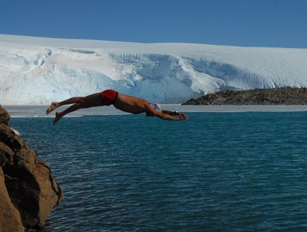 שחייה במי קרח (צילום: הארגון הבינלאומי לשחייני קרח, KateRiep_Godbye)