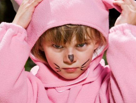 ילד כועס בתחפושת (צילום: אימג'בנק / Thinkstock)