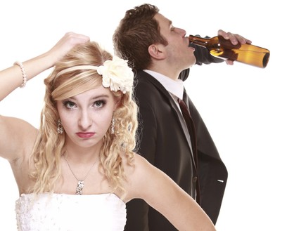 כלה וחתן שיכור- אסונות חתונה (צילום: Thinkstock)