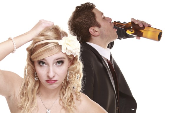 כלה וחתן שיכור- אסונות חתונה (צילום: Thinkstock)