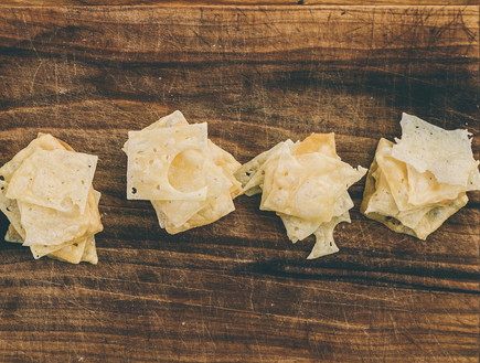 צ'יפס גבינה בתנור (צילום: נעה קדמי, noak:photography, פרפראות: מתכונים והגיגים)
