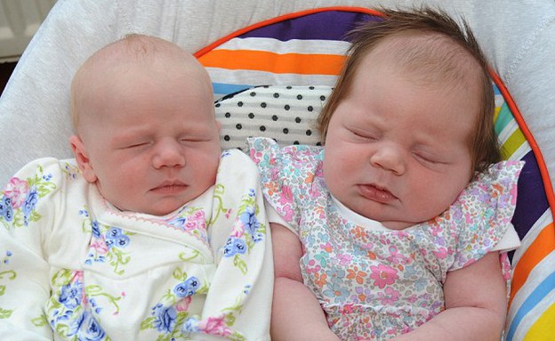 התינוקות של האחיות לידיה ודון (צילום: dailymail.co.uk, צילום מסך)