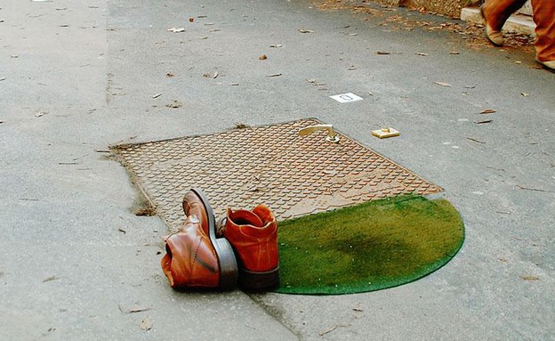 אמנות רחוב באיטליה, נעליים (צילום: fra-biancoshock.org)