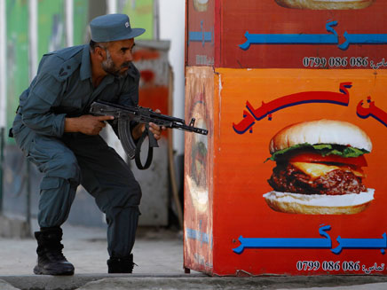 חמוש אפגני, ארכיון (צילום: רויטרס)