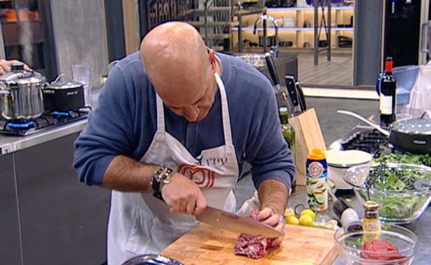 עידו חוזר להיות ילד של אמא