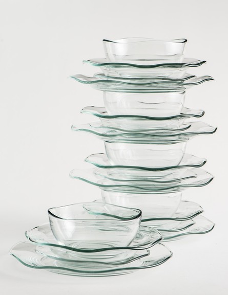 פחות מ-70, צלחות זכוכית (צילום: שחר תמיר)