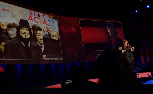קרן אלעזרי בכנס TED (צילום: נדב הקסלמן)
