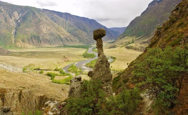 סלעים שנראים כמו פטריות סלעים שנראים כמו פטריות