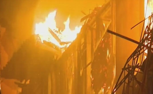 צפו בשריפה בבניין (צילום: CNN)
