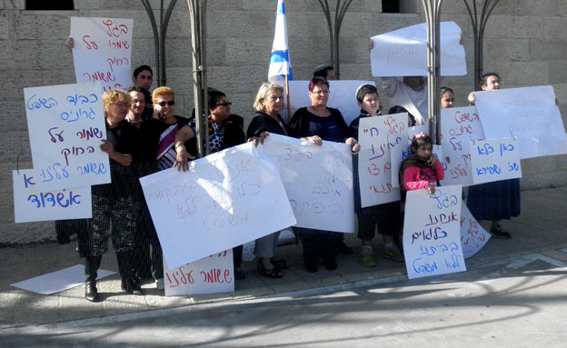 תושבי דרום תל אביב מפגינים, היום (צילום: טל אושרי)