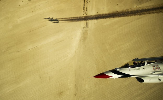מטוסי קרב באימון טיסה בנליס (צילום: לארי רייד, חיל האוויר האמריקאי)