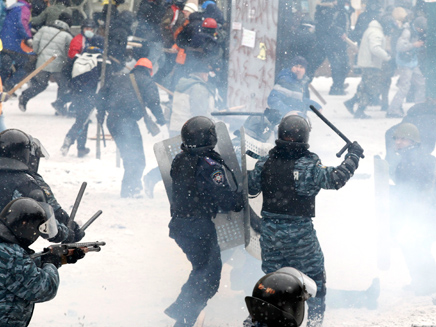 הפגנות אלימות באוקראינה (צילום: רויטרס)