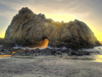 Pfeiffer Beach, קליפורניה, ללכת יחף (צילום: אימג'בנק / Thinkstock)