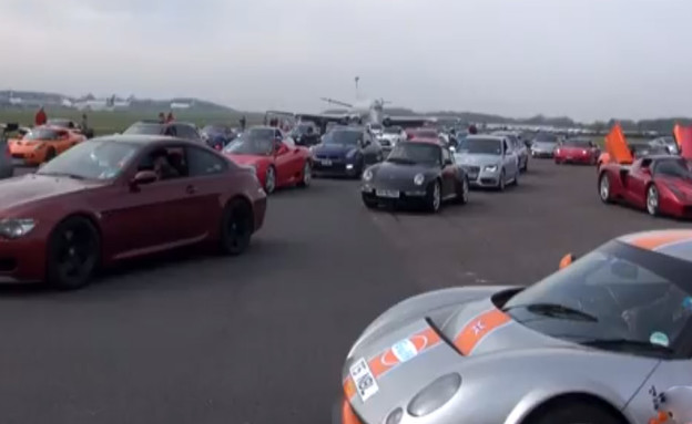 פקק תנועה מכוניות אקזוטיות 