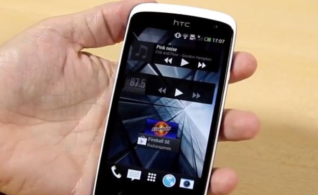 הסמארטפון HTC  Desire 500 (צילום: PhoneArena)