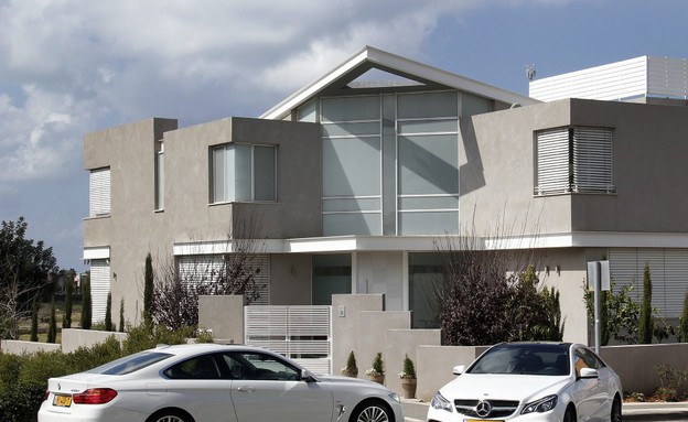 ב.מ.וו 435 מול מרצדס