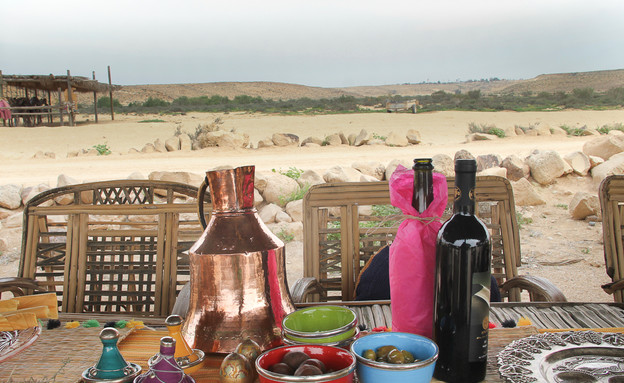 הפקה במדבר, שולחן חג כללי, צילום איקו פרנקו (צילום: איקו פרנקו)