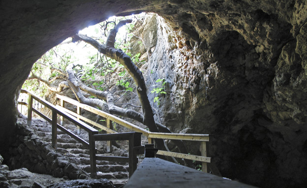 המערה הכי מרשימה - מערת התאומים  (צילום: Yuvalr ויקיפדיה)