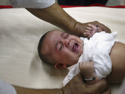 תינוק בוכה רפלקס מורו (צילום: Muhannad Fala'ah, GettyImages IL)