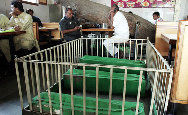 קברים, מסעדת קברים, הודו