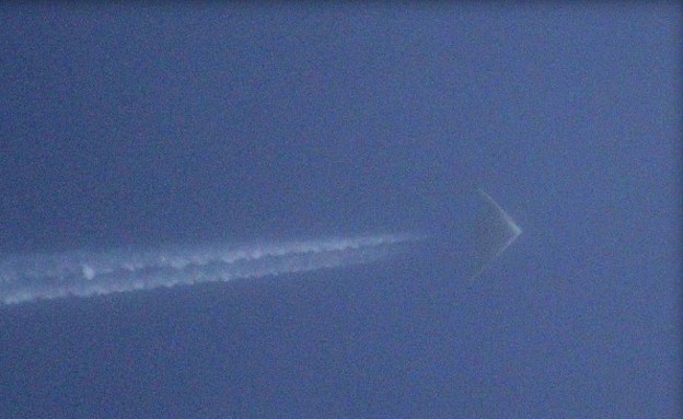 מטוס מסתורי מעל ארצות הברית (צילום: ג'ף טמפלין)