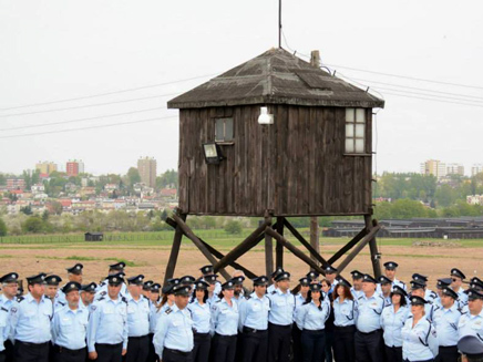 משלחת השוטרים לאושוויץ, היום (צילום: משטרת ישראל)