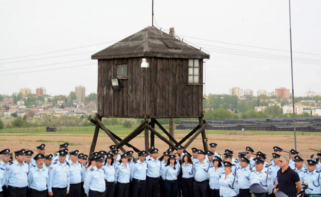 משלחת השוטרים לאושוויץ, היום (צילום: משטרת ישראל)