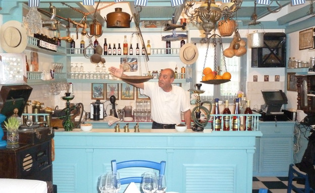 בית קפה, מלון כרתה פאלאס, טיול כרתים (צילום:  שמעון איפרגן)