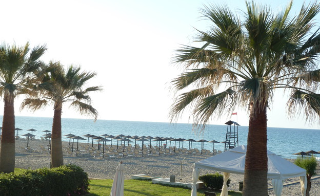 חוף פרטי במלון כרתה פאלאס, טיול כרתים (צילום:  שמעון איפרגן)