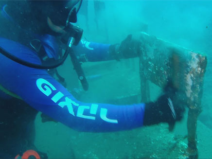 צוות המדריכים צלל לעומק של 28 מטרים (צילום: דוגית תל אביב)